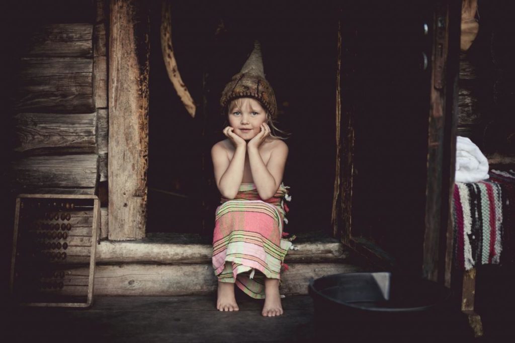 Kind in Rauchsauna © Visit Estonia Mariann Liimal 1
