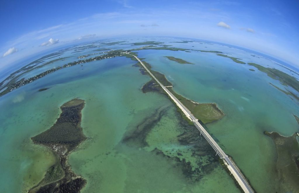 Links der Atlantik und rechts der Golf von Mexiko c Andy Newman Florida Keys News Bureau