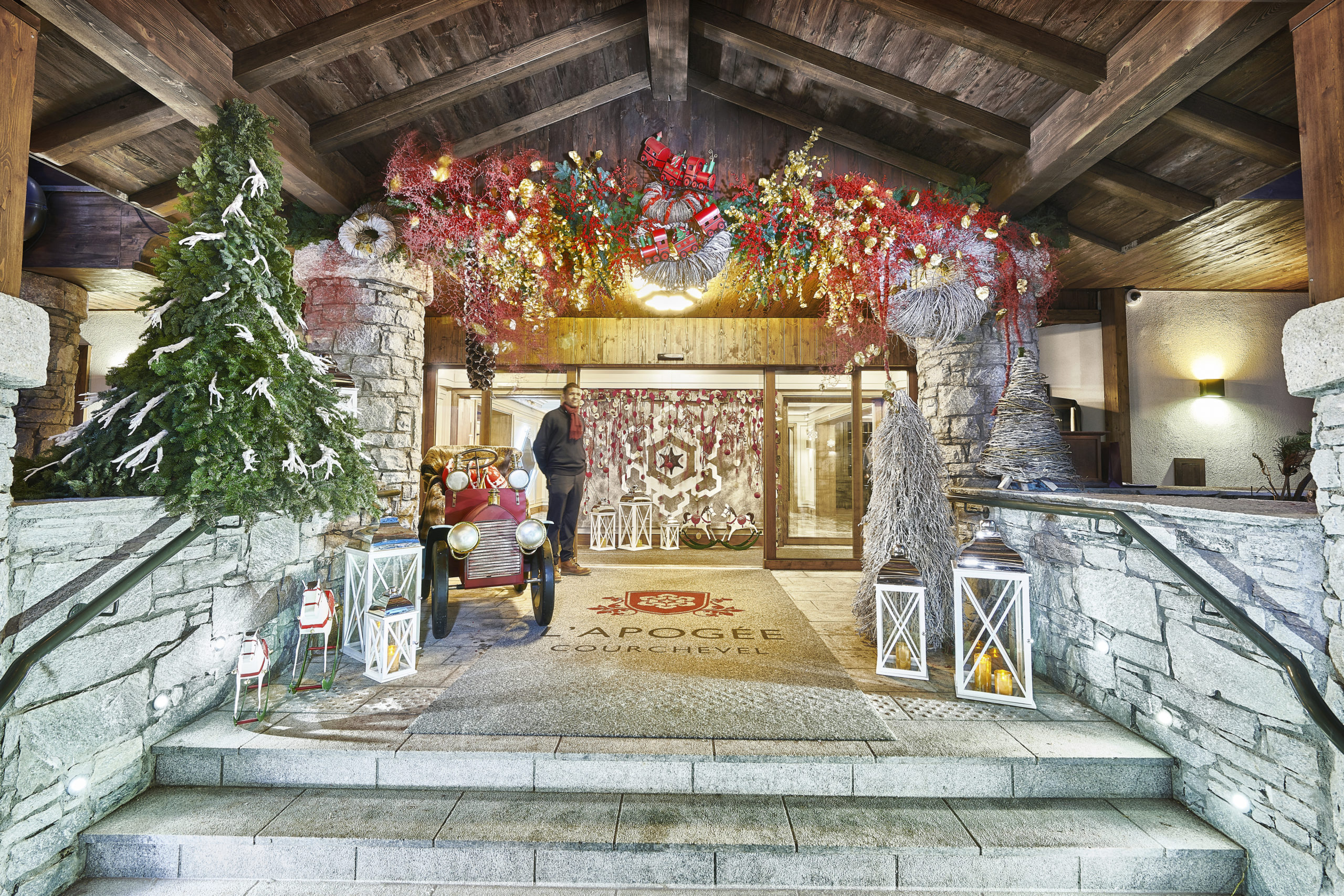 Christmas Decoration Entrance 1288 1 scaled