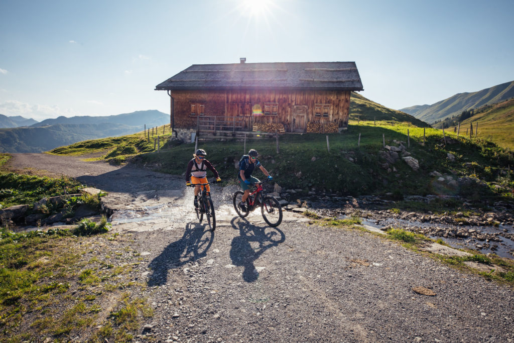 Mountainbiken in Damuels c Sebastian Stiphout Bregenzerwald Tourismus