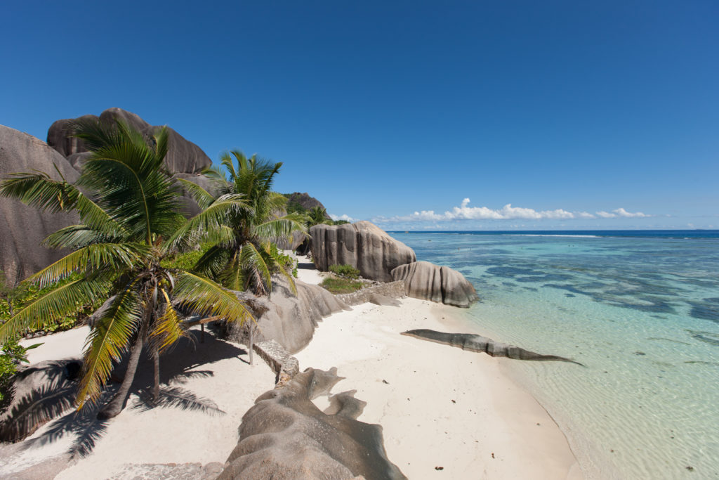 la digue anse source d argent 01 c Seyvillas 2